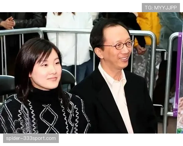 伏明霞跳水拿金牌那会儿,谁还记得她后来嫁豪门连生三胎还素颜逛超市? 伏明霞跳水拿金牌那会儿,谁还记得她后来嫁豪门连生三胎还素颜逛超市?